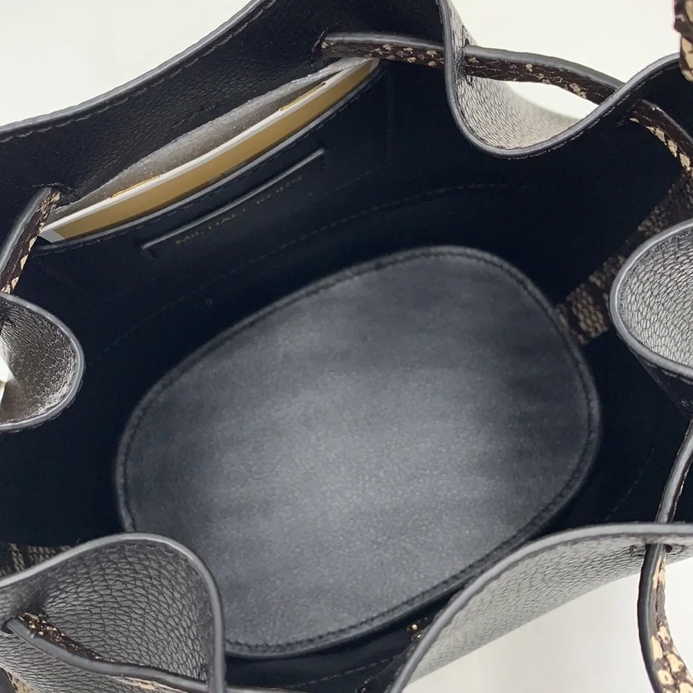 MICHAEL KORS  Reed Md Pebbled Leather Belted Bucket Messenger Satchel Crossbody